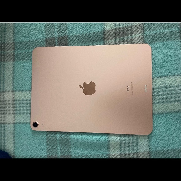 Apple iPad Air 4 64gb Rose Gold (slightly used) Tablets Apple iPad Air 4 64gb Rose Gold (slightly used) Tablets